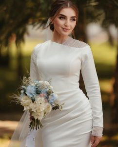 Canon 85mm F1.2: (Best Canon prime lens for wedding photography)